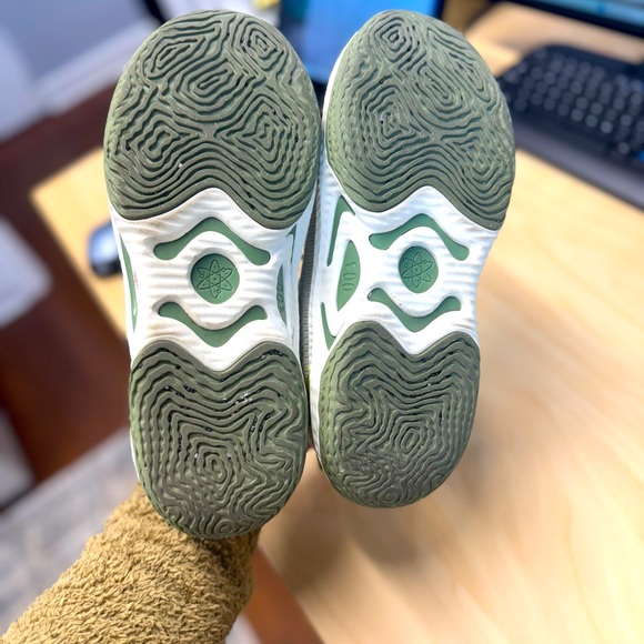 Nike Basketball Cosmic Unity 3 “Bring it Outside”, Size 10.5 - Picture 6 of 7